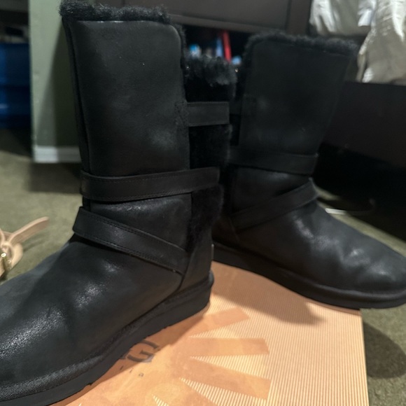 UGG BECKET LEATHER BOOTS, NWOT, water resistant, medium height, black size 9 - Picture 3 of 6